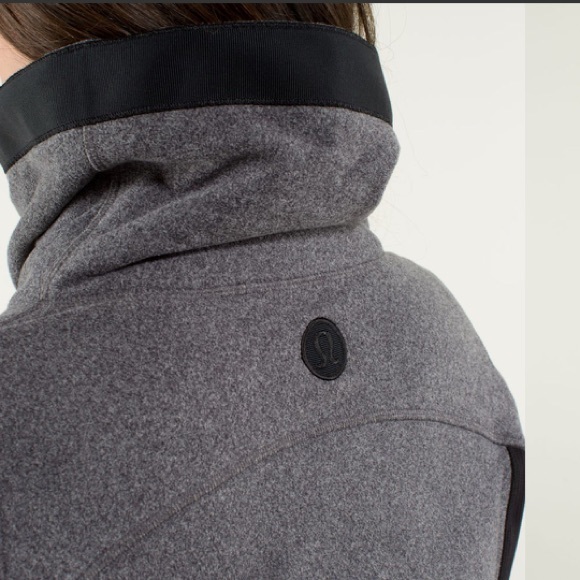 Lululemon Post Chaturanga Pullover Black / Ambient Grey - Picture 5 of 8